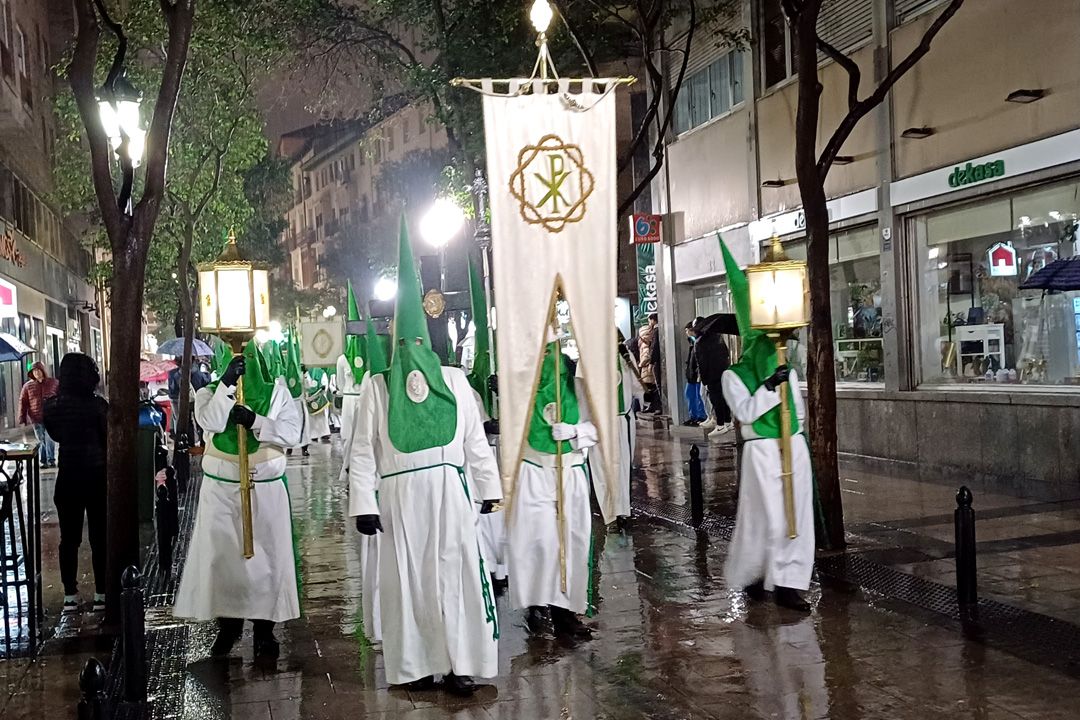La Cofradía trasladó al “Cristo de las Siete Palabras” en la noche del Lunes Santo