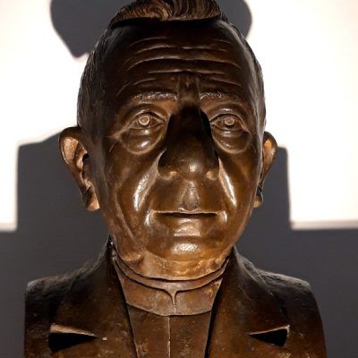 Exposición Mosén Francisco: Busto de mosén Francisco Izquierdo, recuperado de la antigua Casa de la Acción Católica