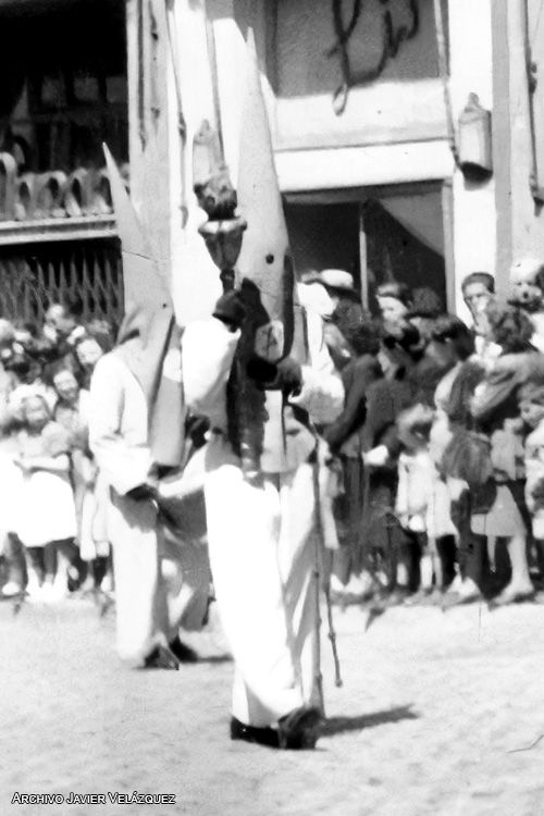 Antiguo farol-antorcha que se portaba al cuadril (Archivo Javier Velázquez)