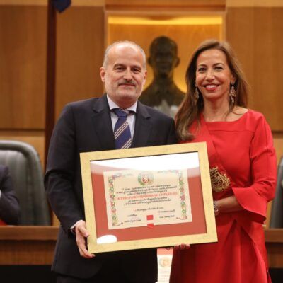 Entrega del título de Hija Predilecta de la ciudad a la Junta Coordinadora de Cofradías