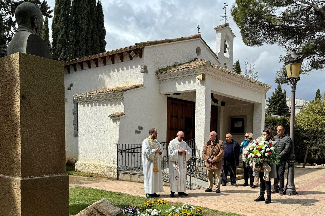 Ofrenda floral en la mañana del Domingo de Pascua
