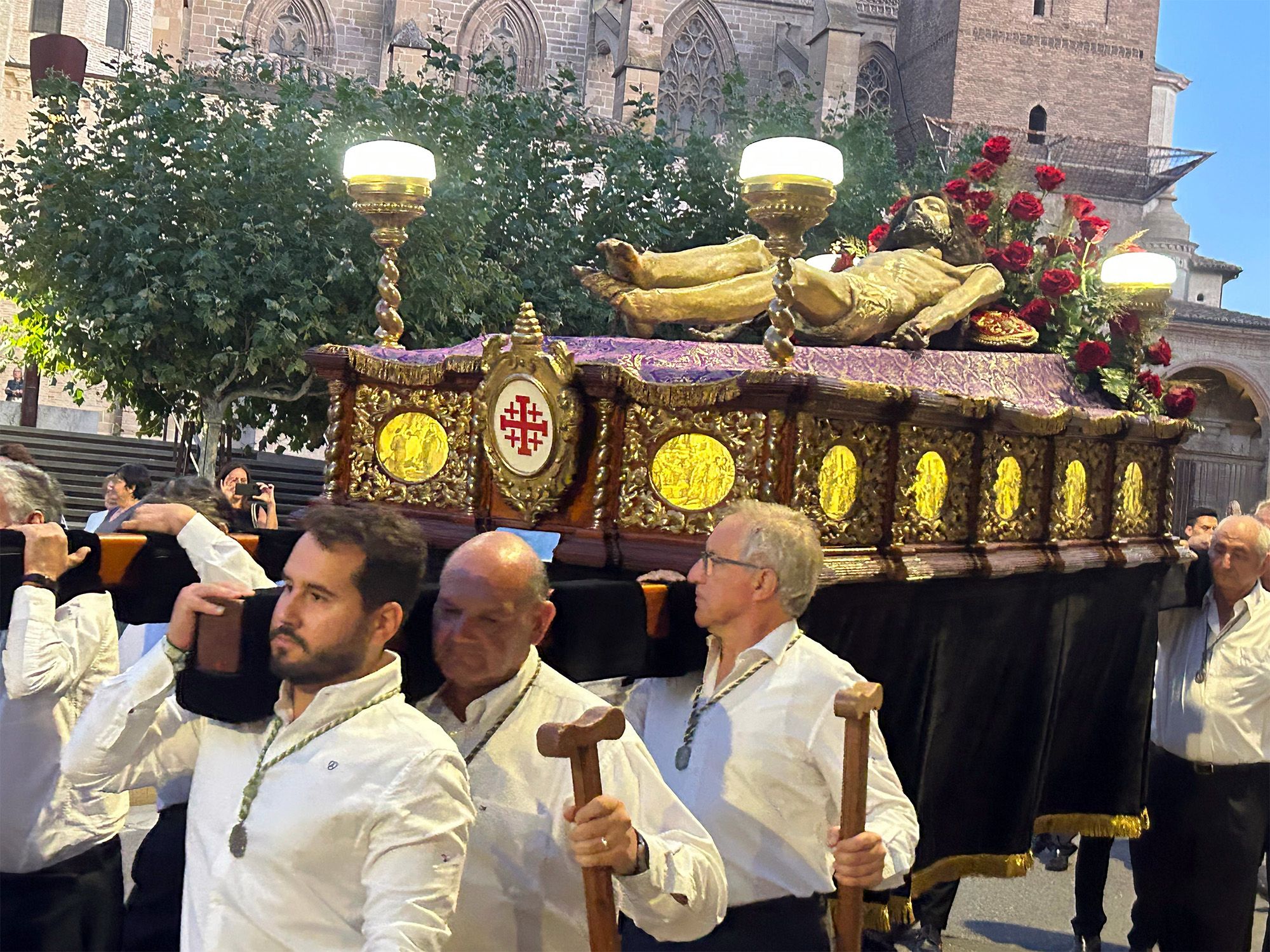 Crónica de una fe renovada, jubilosa y esperanzada: la Cofradía en los extraordinarios actos del Santo Cristo de la V.O.T. de Tarazona